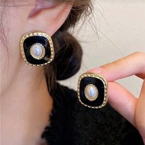 🎬🎬🎬bogoho🎬🎬🎬Elegant Black and Gold Earrings